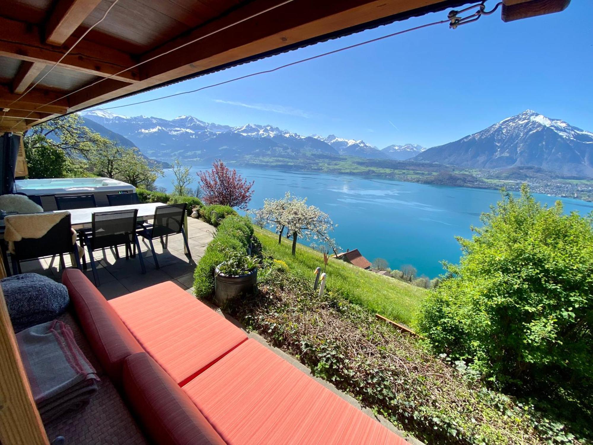 Chalet Egglen "Typical Swiss House, Best Views, Private Jacuzzi" Sigriswil Buitenkant foto