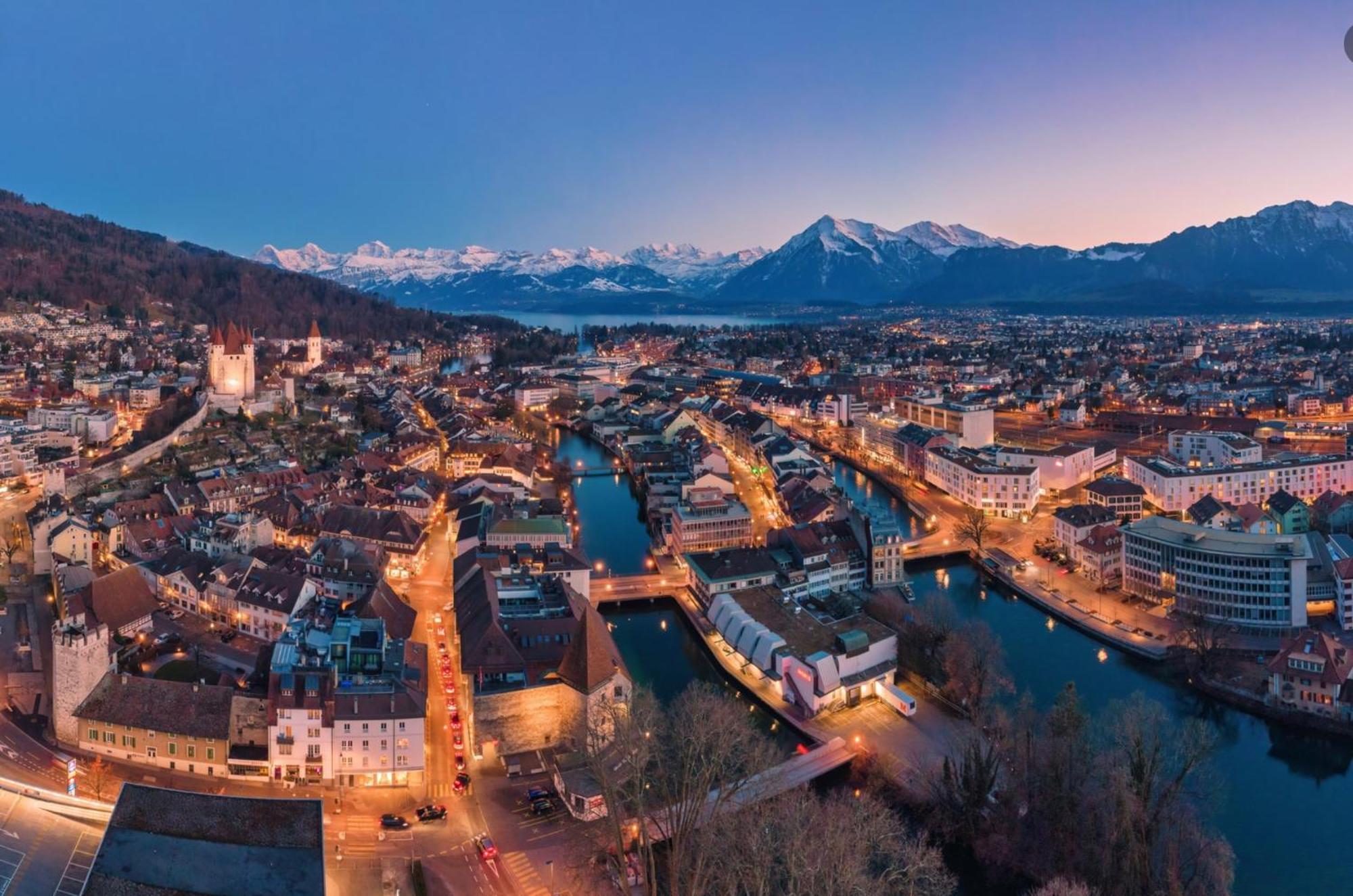 Chalet Egglen "Typical Swiss House, Best Views, Private Jacuzzi" Sigriswil Buitenkant foto