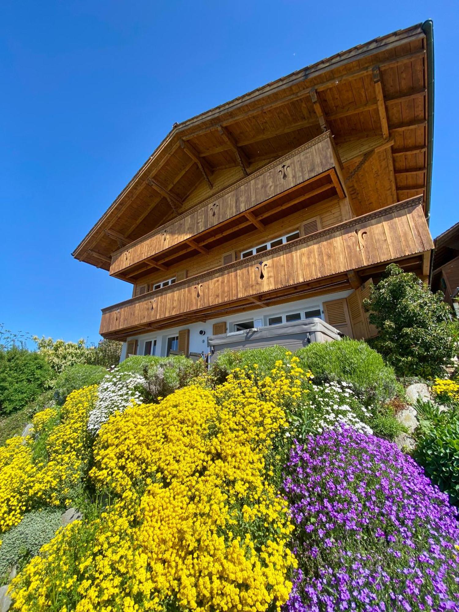 Chalet Egglen "Typical Swiss House, Best Views, Private Jacuzzi" Sigriswil Buitenkant foto
