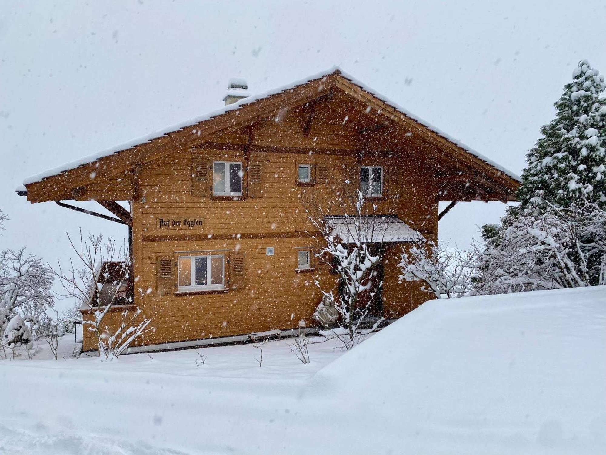 Chalet Egglen "Typical Swiss House, Best Views, Private Jacuzzi" Sigriswil Buitenkant foto