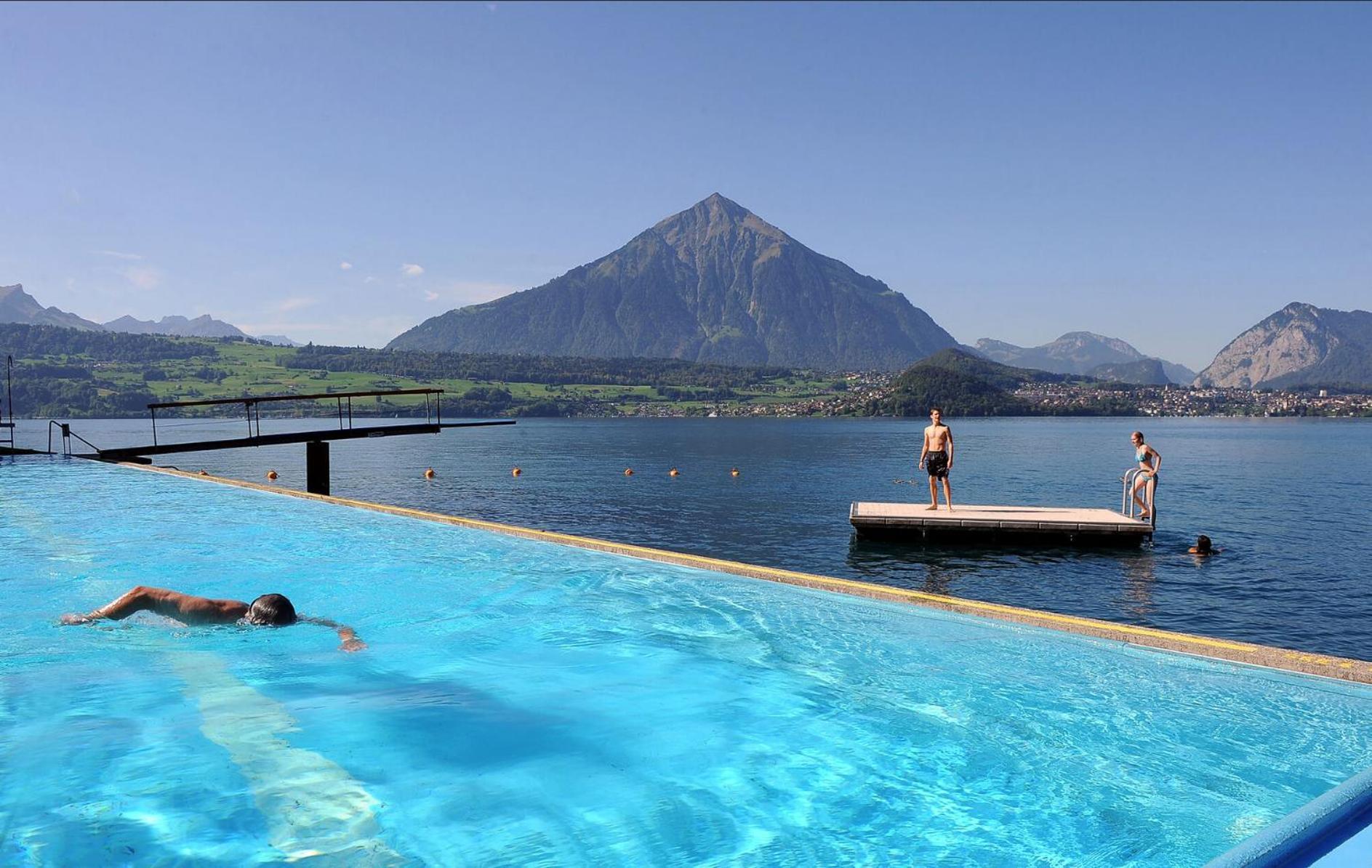 Chalet Egglen "Typical Swiss House, Best Views, Private Jacuzzi" Sigriswil Buitenkant foto